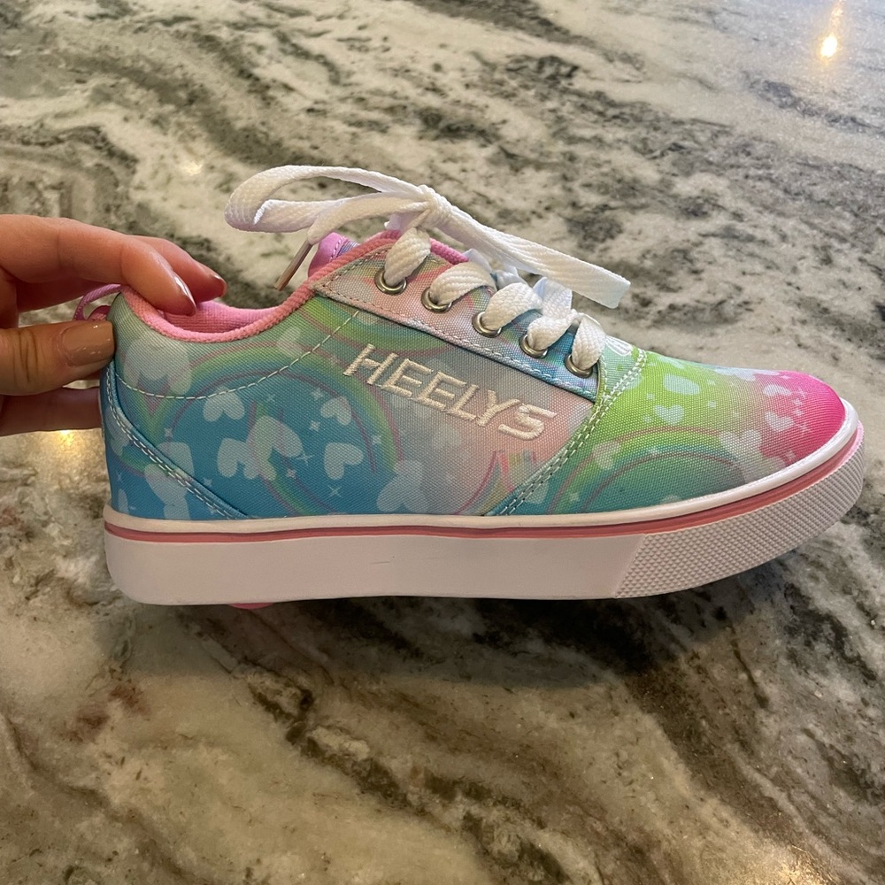 Size 3 girls Heely’s